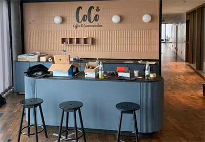 Kaffeetheke Barista indirekte Beleuchtung, Regale, Auszüge, Spüle, Arbeitsflächen